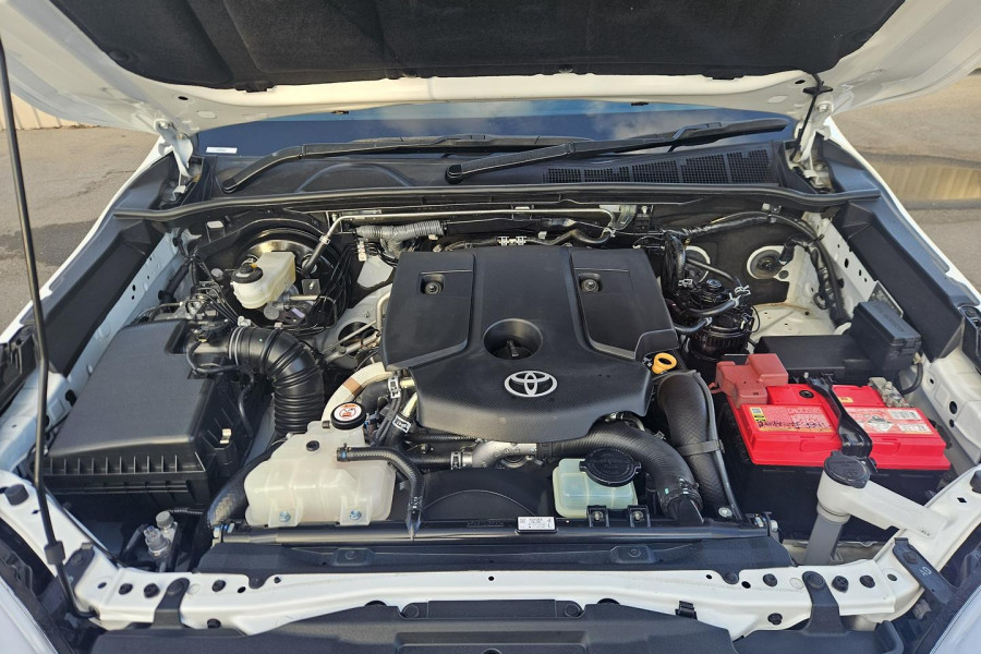 2020 Toyota HiLux  SR Dual Cab Cab Chassis Image 12