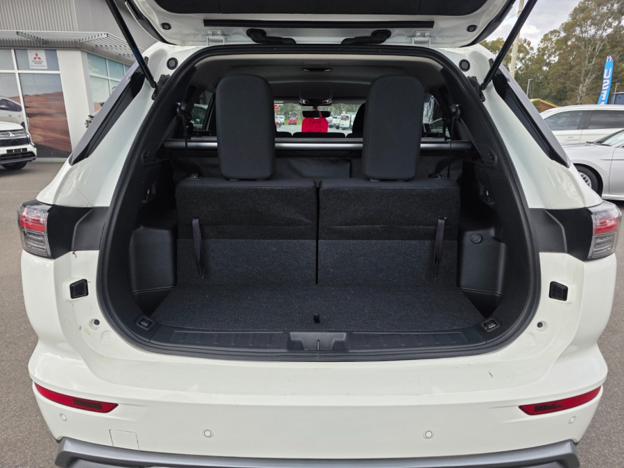 2025 Mitsubishi Outlander ZM LS SUV Image 9