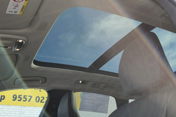 2019 MY20 Volvo XC60 UZ  D4 Momentum Suv Image 2