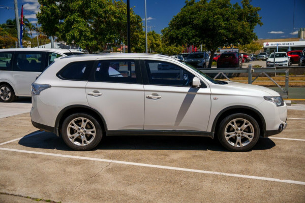 2014 MY14.5 Mitsubishi Outlander ZJ ES Wagon Image 4