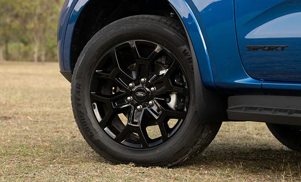 Gloss Black Alloys Image