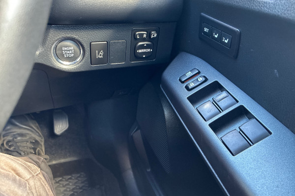 2018 Toyota RAV4 ASA44R Cruiser SUV Image 27