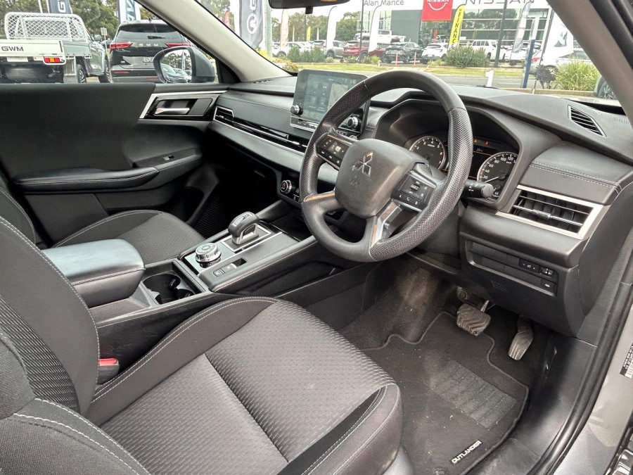 2022 Mitsubishi Outlander ZM ES SUV Image 16