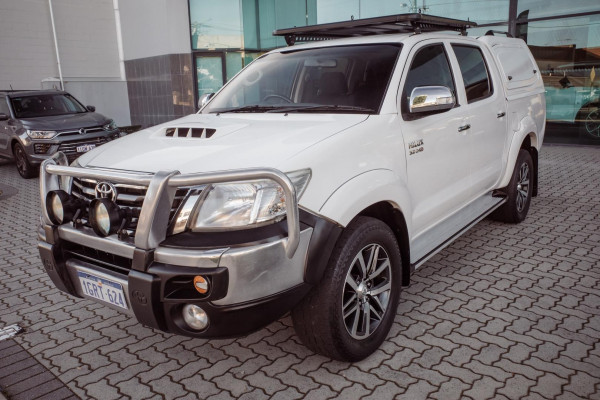 2014 Toyota HiLux SR5 Double Cab Pickup Image 3