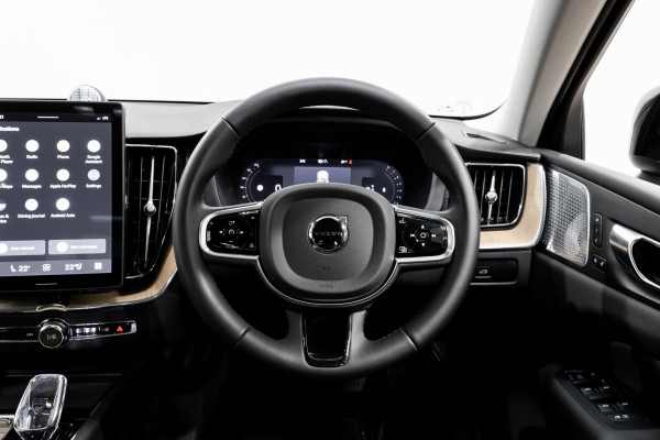 2025 Volvo XC60 UZ B5 Ultra Dark 2L Petrol AWD SUV Image 17