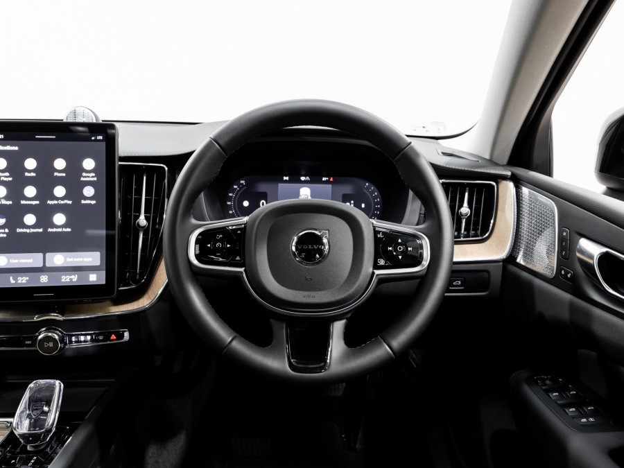 2025 Volvo XC60 UZ B5 Ultra Dark 2L Petrol AWD SUV Image 17
