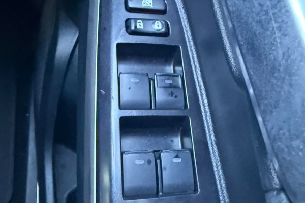 2019 Toyota LandCruiser VDJ200R Sahara SUV Image 18
