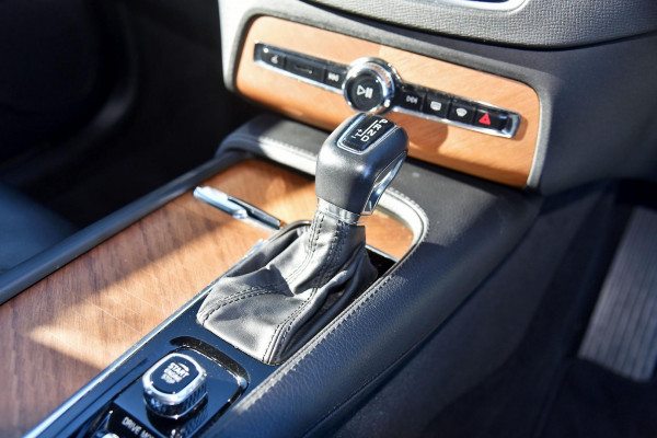 2021 Volvo XC90 L Series T6 Momentum SUV Image 19