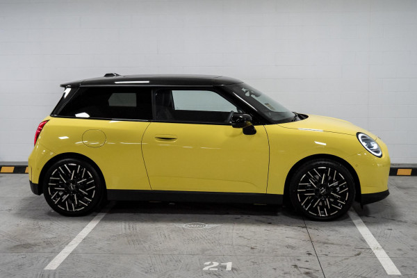 2026 MINI Cooper J01 SE Favoured Hatch image 3