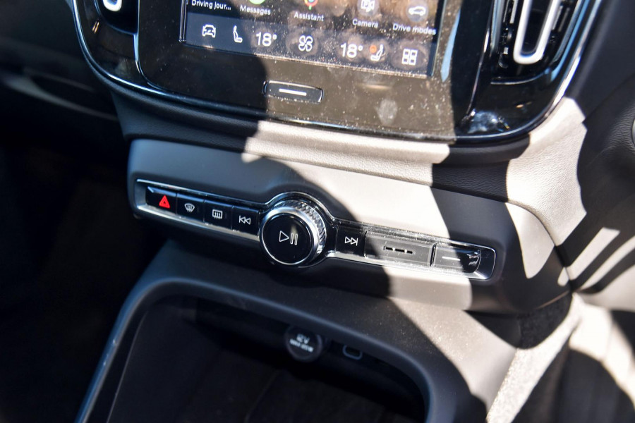 2025 MY26 Volvo XC40 XZ Plus B4 SUV Image 16