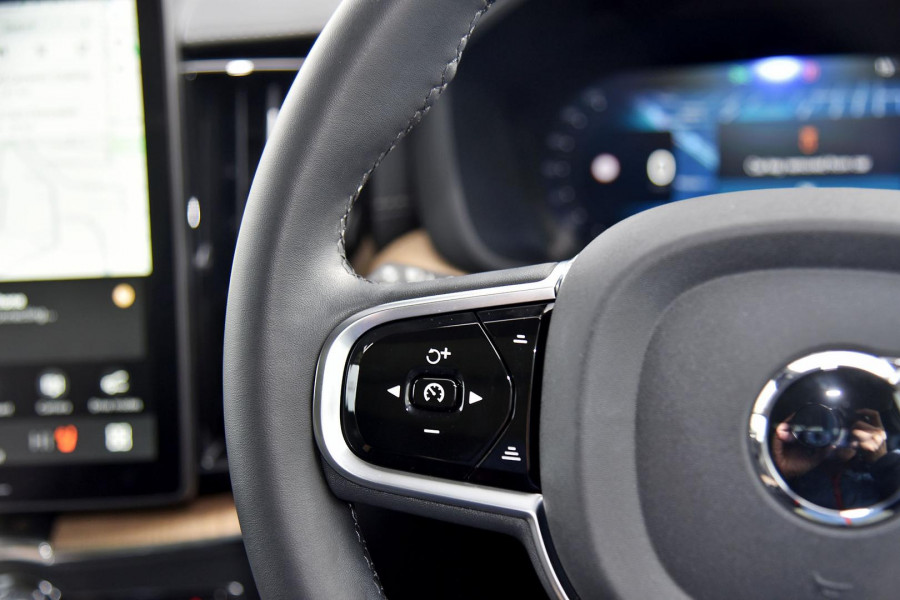 2025 MY26 Volvo XC60 UZ Ultra B5 Dark SUV Image 9