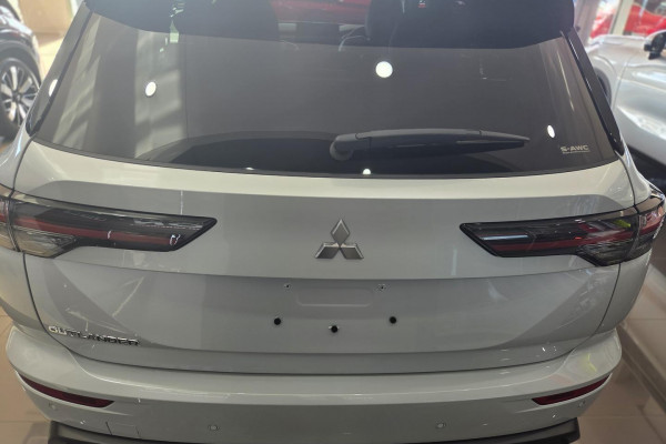 2025 Mitsubishi Outlander ZM LS SUV Image 7