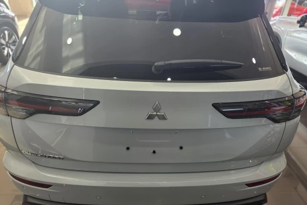 2025 Mitsubishi Outlander ZM LS SUV Image 7