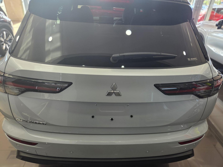 2025 Mitsubishi Outlander ZM LS SUV Image 7
