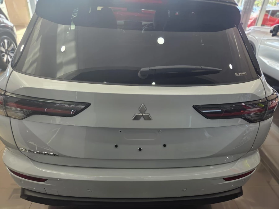 2025 Mitsubishi Outlander ZM LS SUV Image 7