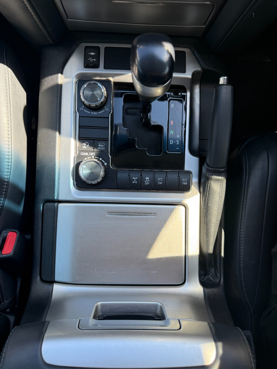 2019 Toyota LandCruiser VDJ200R VX SUV Image 22