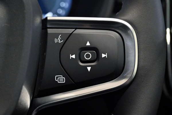 2026 Volvo XC40 XZ Ultra B4 Dark SUV Image 17