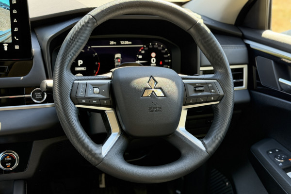 2026 Mitsubishi Outlander ZM ES SUV Image 14