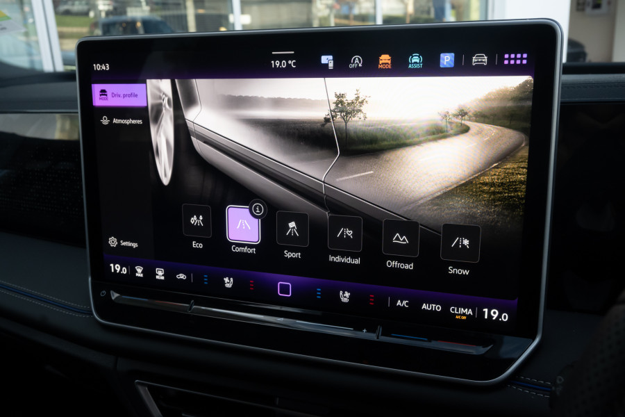 2025 Volkswagen Tiguan CT 195TSI R-Line SUV Image 17