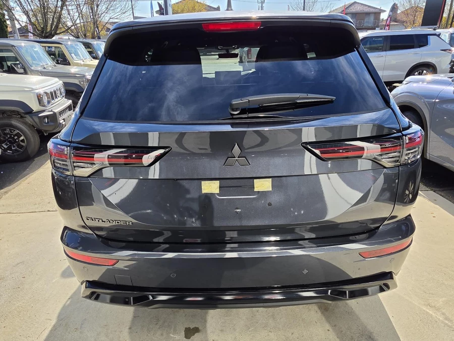 2026 Mitsubishi Outlander ZM Black Edition SUV Image 10