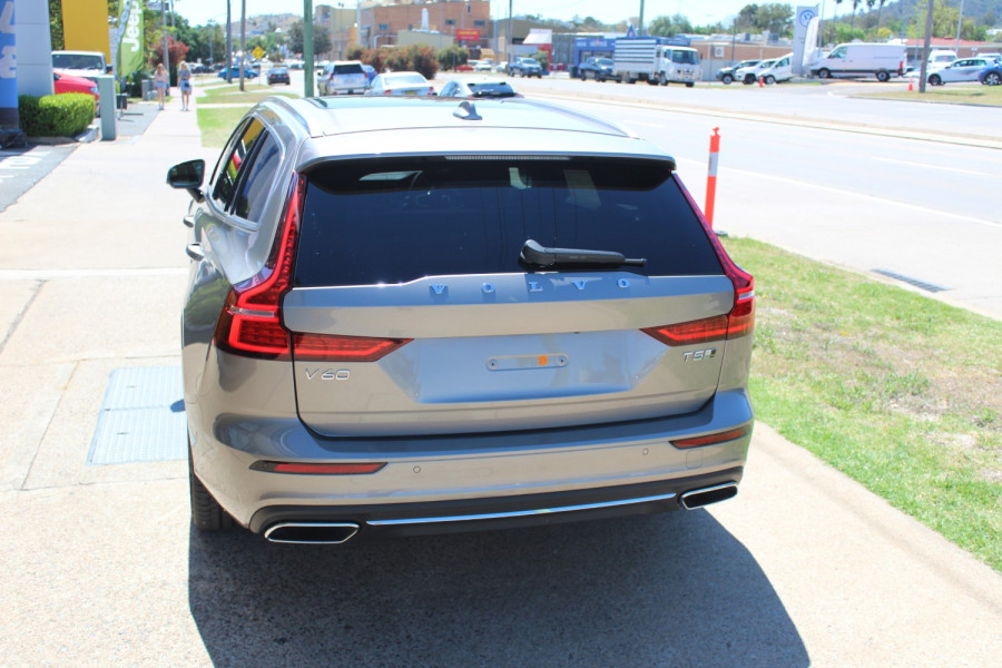 2020 Volvo V60 F-Series T5 Inscription Wagon Image 6