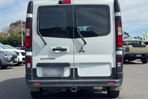 2022 Mitsubishi Express SN GLX+ Van Image 8