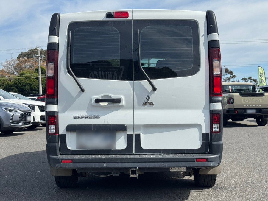 2022 Mitsubishi Express SN GLX+ Van Image 8