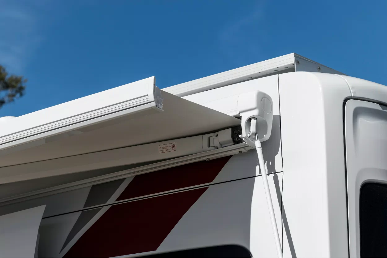 RETRACTABLE AWNING Image