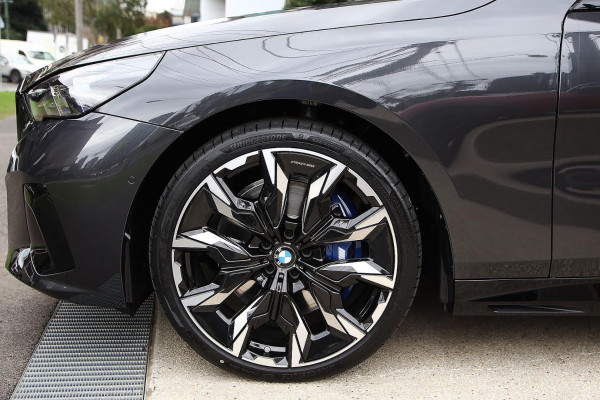 2026 BMW 5 Series G60 540d xDrive Sedan image 5