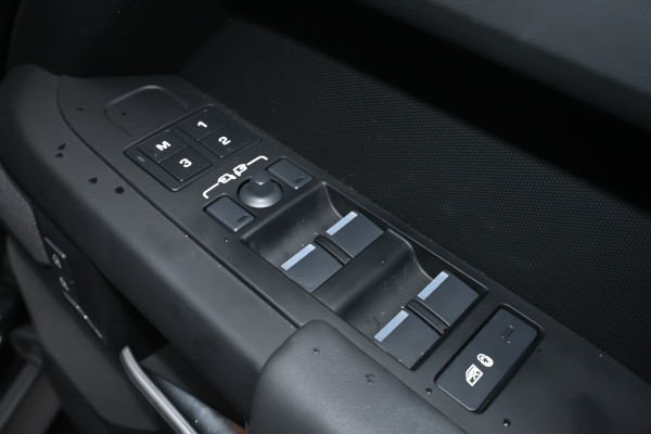 2025 MY25.5 Land Rover Defender L663 110 D350 X-Dynamic HSE SUV image 9
