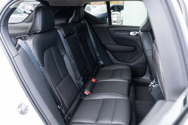 2025 MY26 Volvo XC40 XZ Ultra B4 Bright SUV Image 17