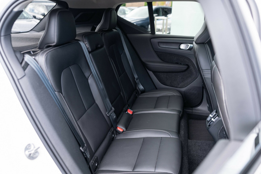 2025 MY26 Volvo XC40 XZ Ultra B4 Bright SUV Image 17