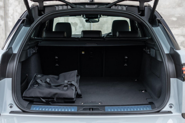 2024 MY25.5 Land Rover Range Rover Velar L560 PHEV P400e Dynamic SE SUV image 19