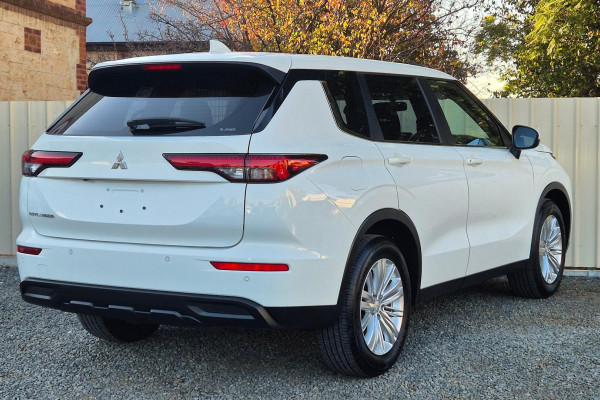 2022 Mitsubishi Outlander ZM ES SUV Image 6