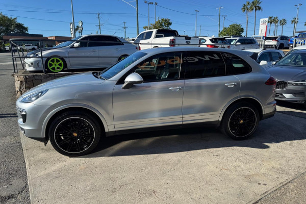 2016 MY17 Porsche Cayenne 92A Platinum Edition SUV Image 9