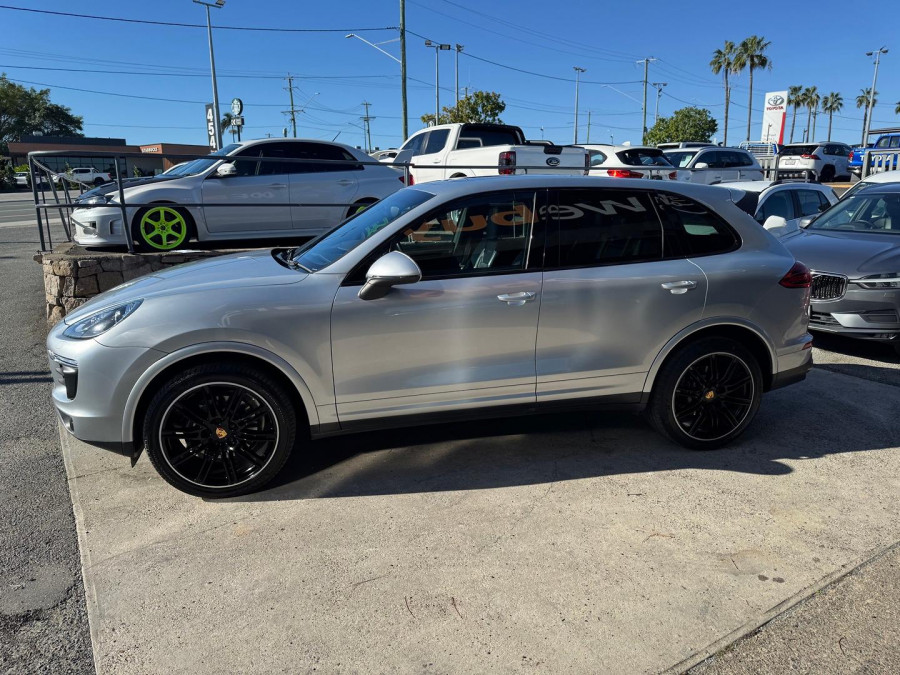 2016 MY17 Porsche Cayenne 92A Platinum Edition SUV Image 9