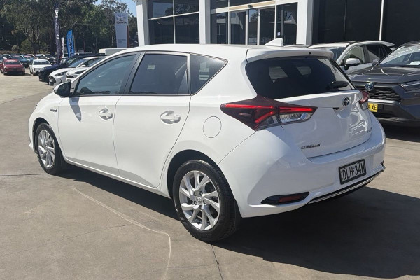 2017 Toyota Corolla ZWE186R Hybrid Hatch Image 6
