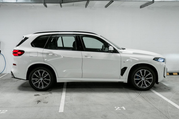 2025 BMW X5 G05 LCI xDrive30d M Sport SUV image 3