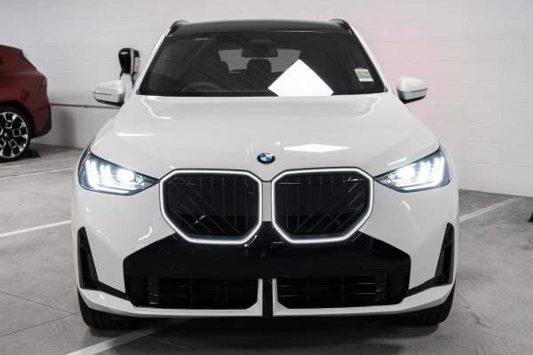 2026 BMW X3 G45 30e xDrive SUV image 3