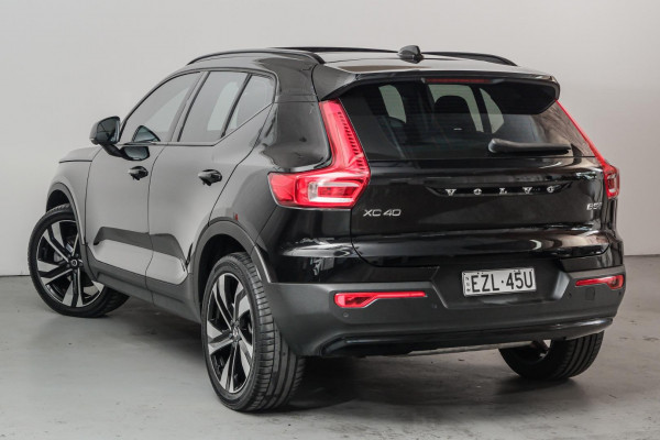 2023 Volvo XC40 XZ Ultimate B5 Dark SUV image 2