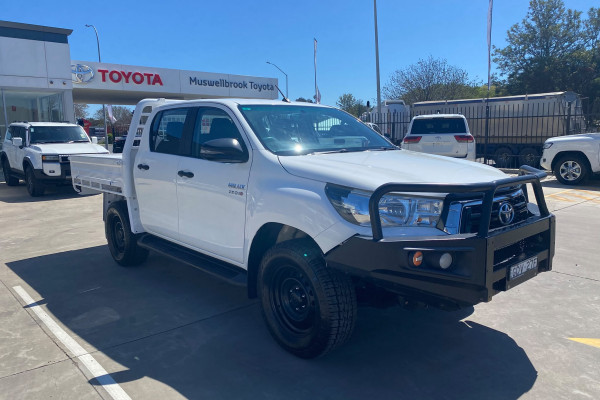 2019 Toyota HiLux  SR Dual Cab Cab Chassis Image 7