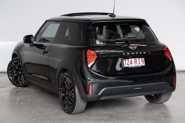2024 MINI Cooper F66 S Favoured Hatch