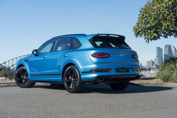 2024 Bentley Bentayga V8S Black Line SUV Image 2