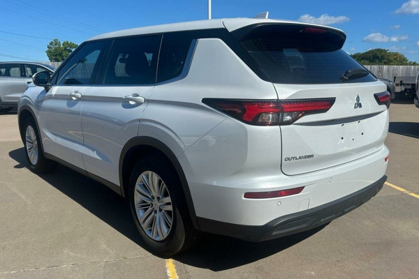 2022 MY23 Mitsubishi Outlander ZM ES SUV Image 8