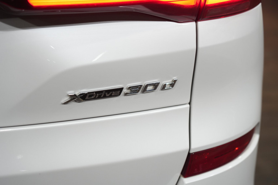 2022 BMW X5 xDrive30d SUV Image 10