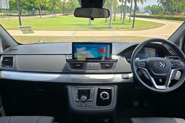 2026 MY25 LDV G10 SV7C + Van Image 14
