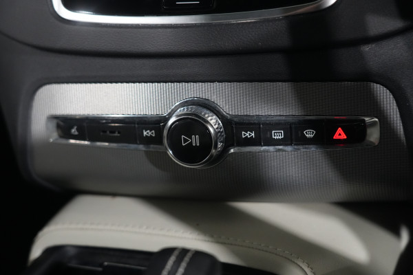 2021 Volvo XC90 L Series T8 Recharge SUV Image 19