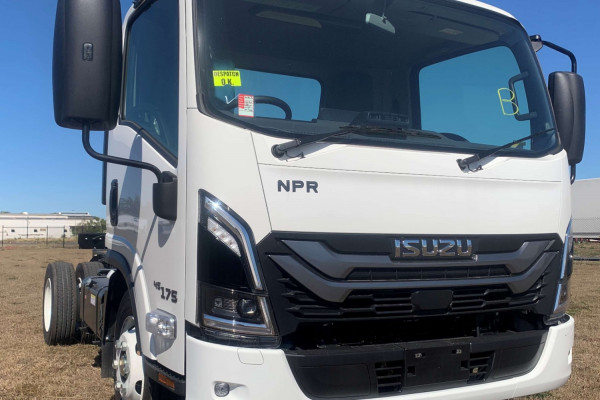 2026 Isuzu NPR 45/65-175 DT D28 Cab Chassis Image 2