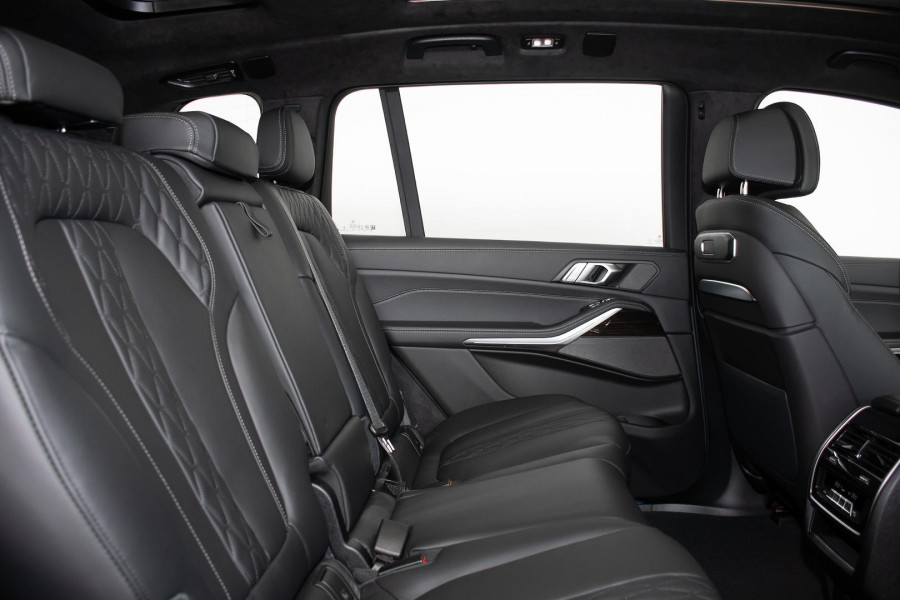 2025 BMW X7 G07 LCI xDrive40d Design Pure Excellence SUV