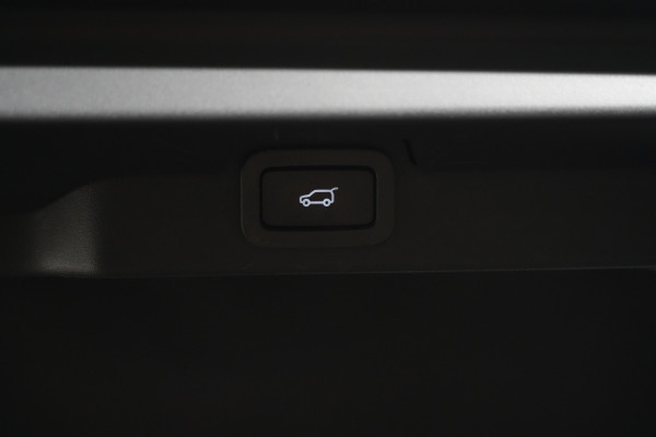 2020 Land Rover Discovery Series 5 Sd6 S SUV Image 31